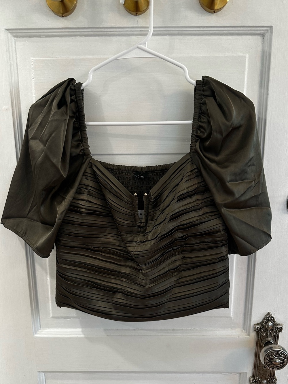 NWT, Express, olive green satin crop, size Med